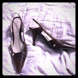 Beautiful brown sling back leather pumps in GUC